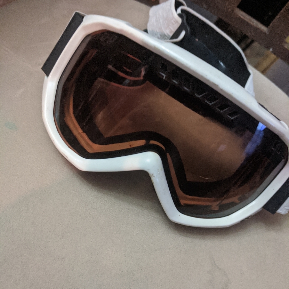 Snowboarding goggles - Picture 2 of 5